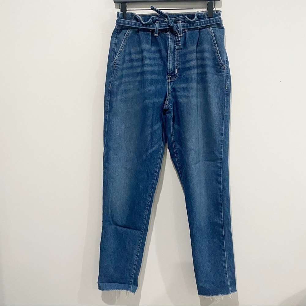 HOLLISTER Ultra High-Rise Mom Jean Vintage Stretch Paperbag Waist Size 3 Long